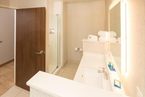 Holiday Inn Express & Suites - Michigan City an IHG Hotel - image 14
