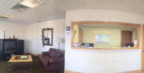 Sunflower Inn & Suites - Garden City photo