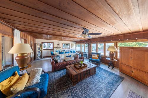 Redwood Hollow Cottages - 주변 명소