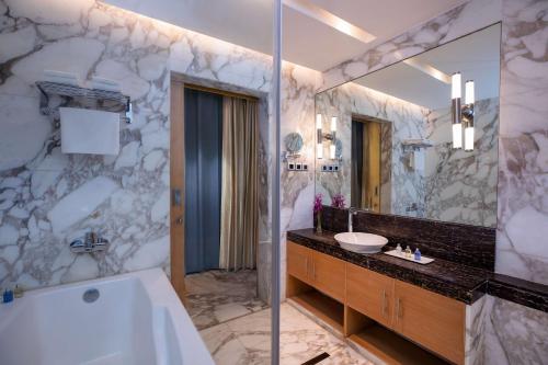 Radisson Blu Marina Hotel, Delhi Connaught Place