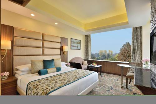 Business Class Room with 15% discount on food & Soft Beverages