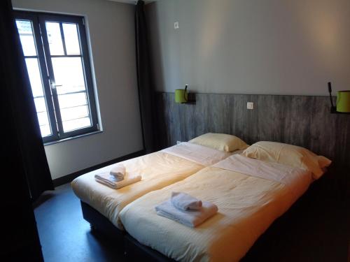Brxxl 5 City Centre Hostel Room Type - Triple Room with Private Bathroom