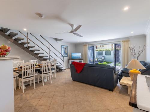 2 Kristy Court 7 Weatherly Cl