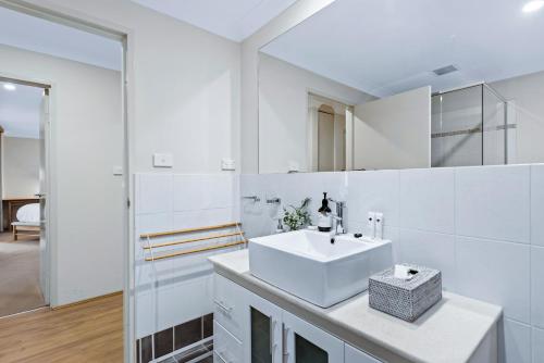SPACIOUS SURFSIDE LUXURY / KIAMA