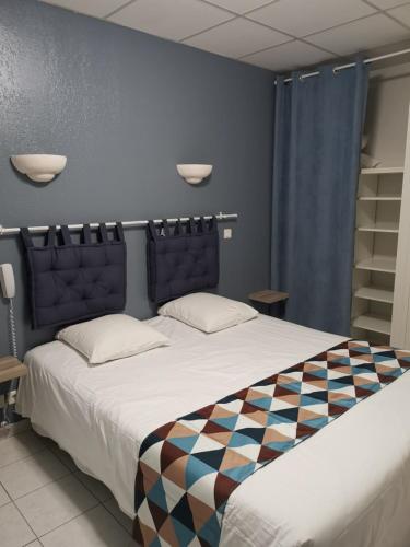 Carry Hotel - image 7