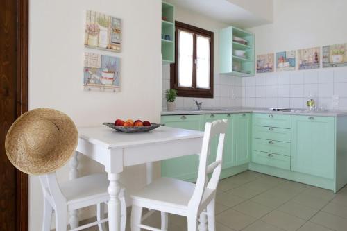 One-Bedroom Apartment image 2