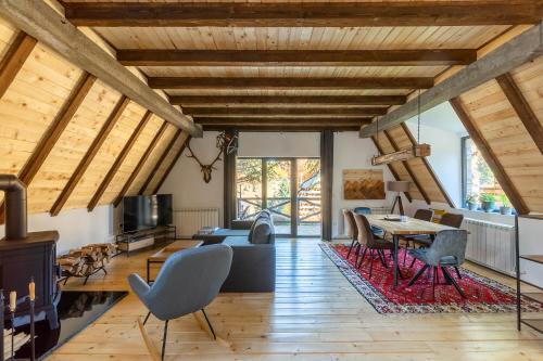 2 bedrooms, 5 beds