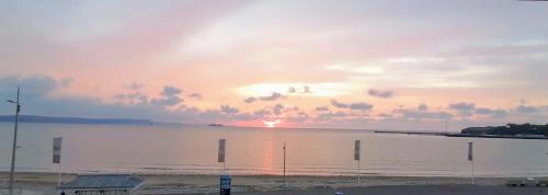 Picture of Sunrise View - Beachfront Apartment, Weymouth