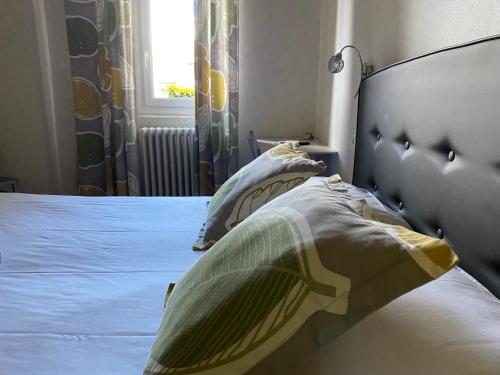 4 twin beds