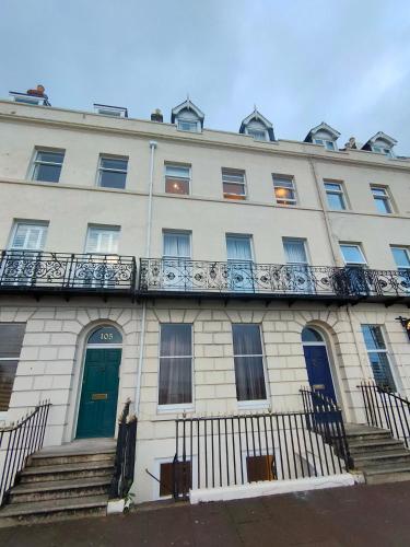 Picture of Sunrise View - Beachfront Apartment, Weymouth