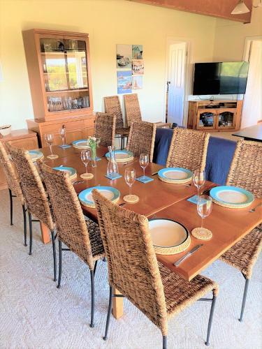 . The Castle - Pet friendly family retreat