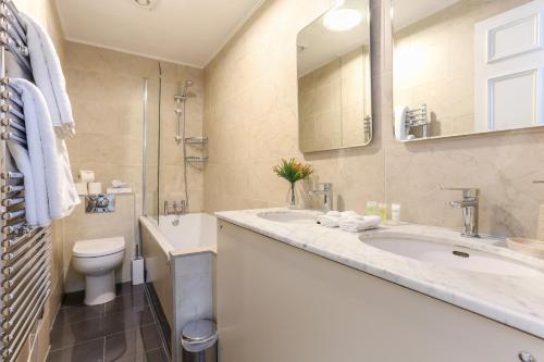 Park Lane Apartments - Clarges Street photo 2
