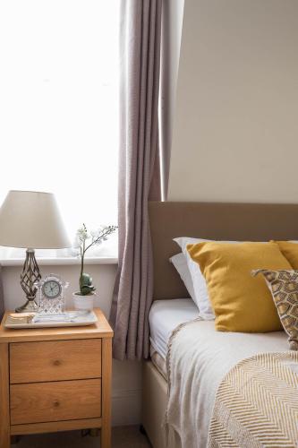 2 bedrooms, 4 beds