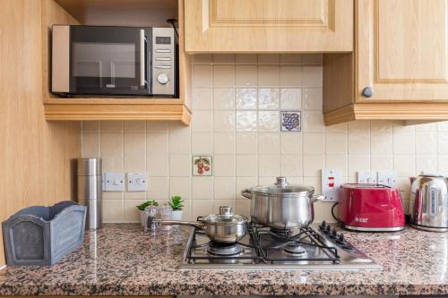Park Lane Apartments - Clarges Street - image 14