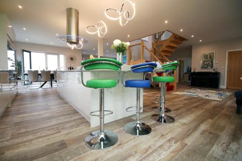 Luxury 4 Bed House - Check Us Out