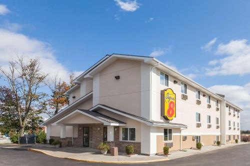 Super 8 by Wyndham Latham - Albany Airport