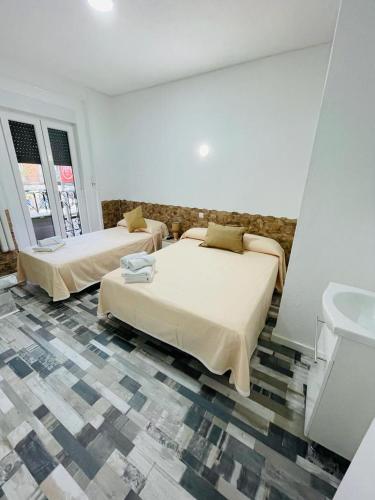 HOSTAL Noche y Dia in Arganzuela