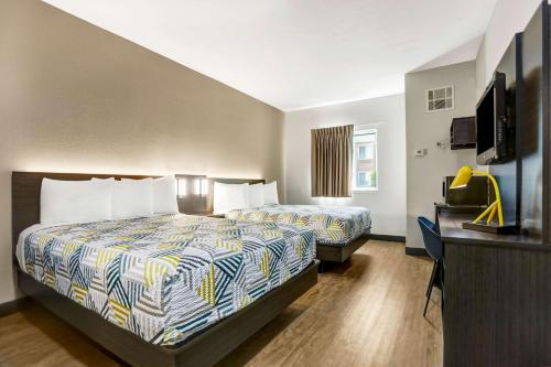 2 queen beds