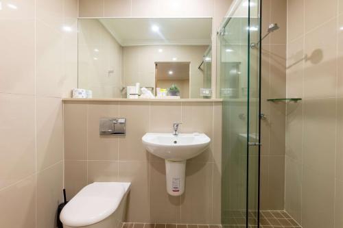 Bathroom, Best Western Plus Camperdown Suites in Camperdown