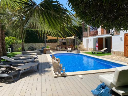Villa with Garden View