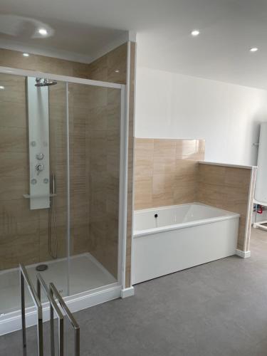 Kamar Mandi, Gîte du centre equestre du val d'or (Gite du centre equestre du val d'or) in Fontaine-Sur-Ay
