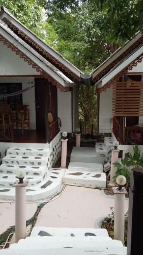 Deluxe Bungalow with Garden View image 7