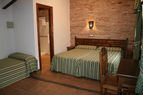 4 twin beds