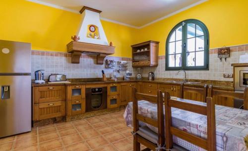 dapur, Pico Partido villa heated pool in Mancha Blanca