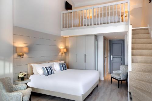 2 queen beds