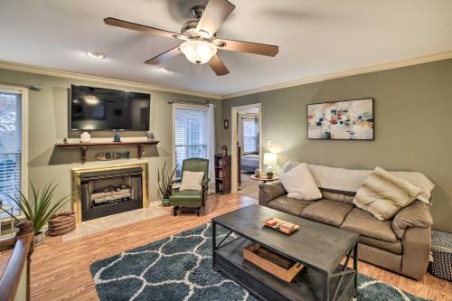 Lake Barkley Home with Fire Pit and Private Dock! in Cadiz, USA