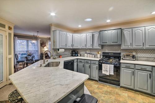 Lake Barkley Home with Fire Pit and Private Dock! in Cadiz, USA