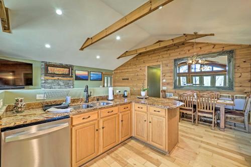 Banner Elk Cabin with Mountain View, Near Ski Areas! in Banner Elk, USA