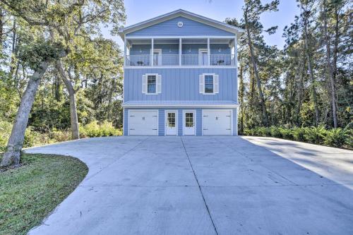 Murrells Inlet Home Half-Mi to Marsh Walk! in Myrtle Beach, USA