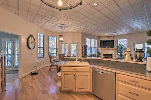Charming Bent Tree Home with Wraparound Deck! in Jasper, USA