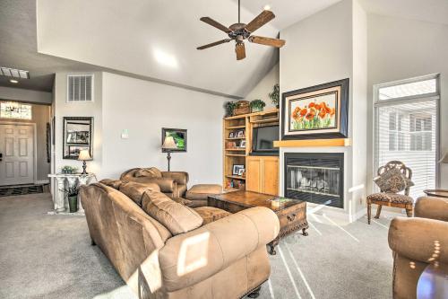 Home with Deck Near Lake Avalon, Boat Ramp and Golf! in Bella Vista, USA