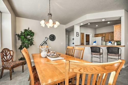 Home with Deck Near Lake Avalon, Boat Ramp and Golf! in Bella Vista, USA
