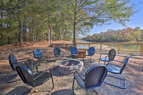 . Waterfront Deck: Home on Ouachita River!