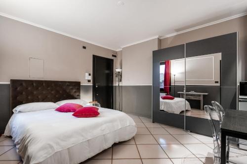 Studio Fusari a Piazza Maggiore by Wonderful Italy 1