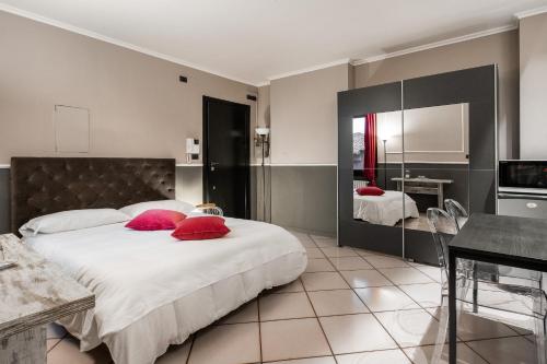 Studio Fusari a Piazza Maggiore by Wonderful Italy 5