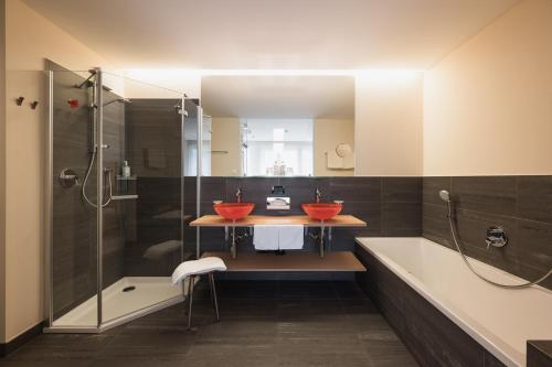 room detail thumbnail 2