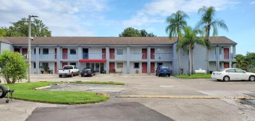 . Lakeview Inn & Suites Okeechobee