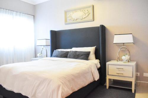 CT3G16 Deluxe Apt with City Views Fast WiFi, Pool & Gym