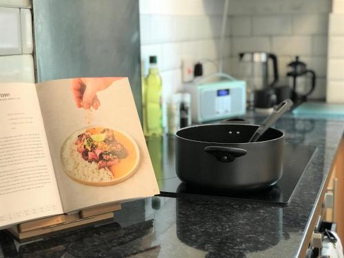 Kitchen, Central Wigan welcoming Townhouse sleeps up to 6 in Wigan Central