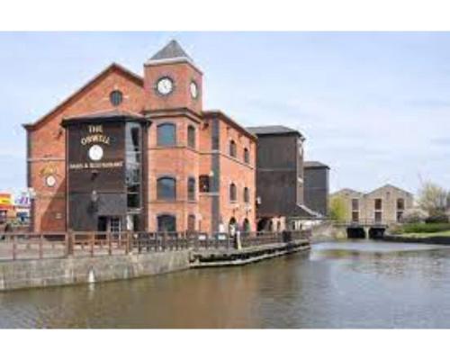 Surrounding environment, Central Wigan welcoming Townhouse sleeps up to 6 in Wigan Central