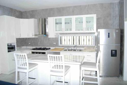 Preciosa casa recien construida, ubicacion ideal