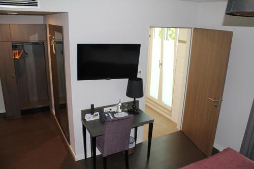 2 twin beds