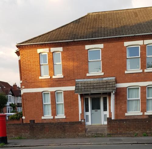 Charming 7-Bed House in Coventry can sleep twelve gîte à louer Canley