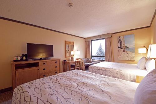 The Water Tower Inn, BW Premier Collection Room Type - Queen Room with Two Queen Beds - Non-Smoking