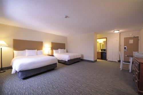 The Water Tower Inn, BW Premier Collection Room Type - Suite with Three Queen beds