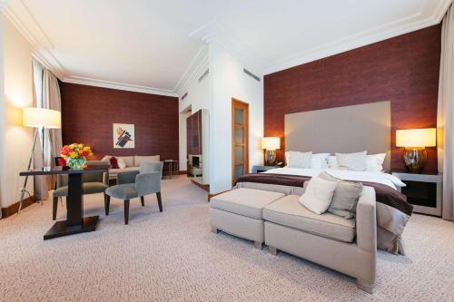1 queen bed